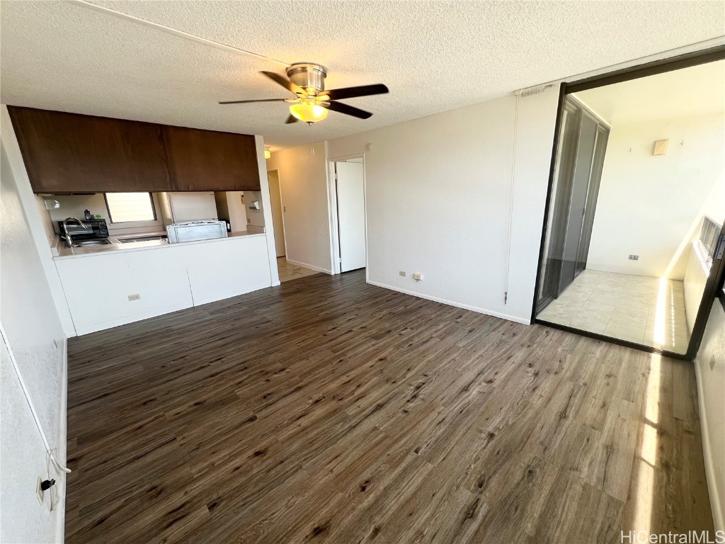 1054 Green Street 702