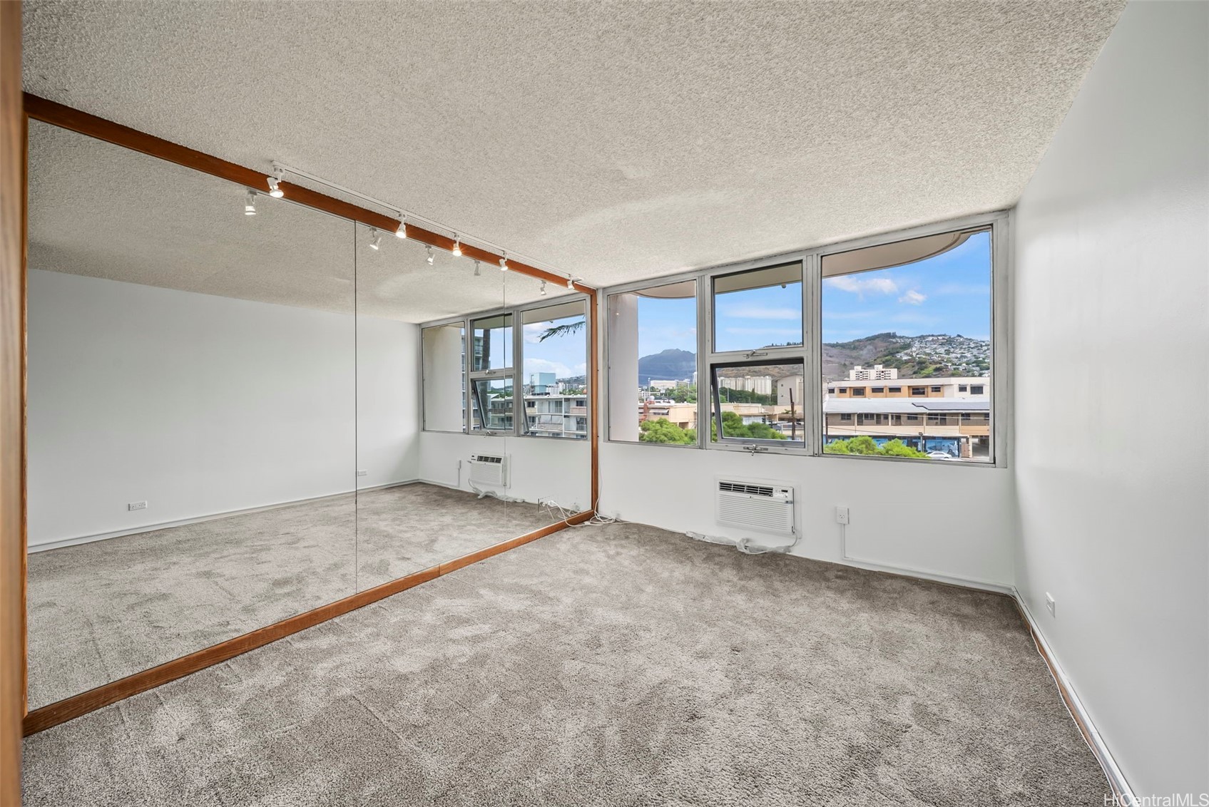 2825 South King Street 403