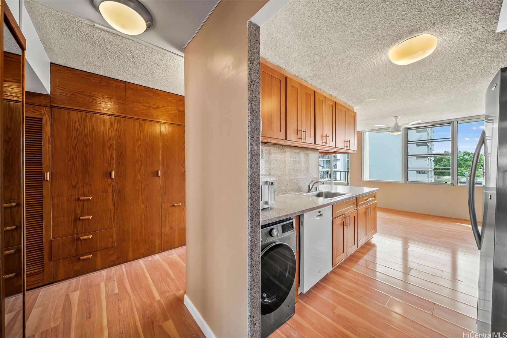 2825 South King Street 403