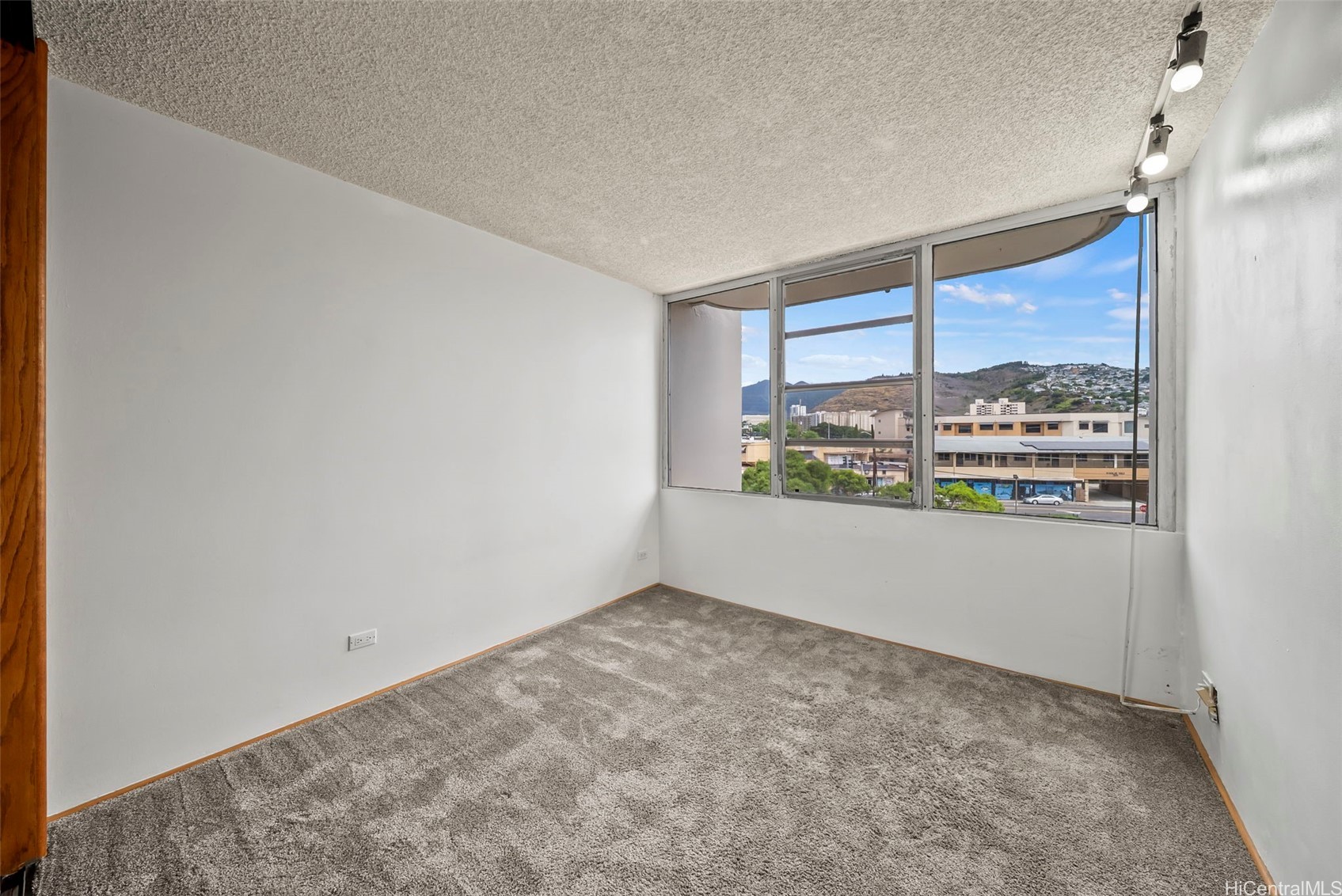 2825 South King Street 403