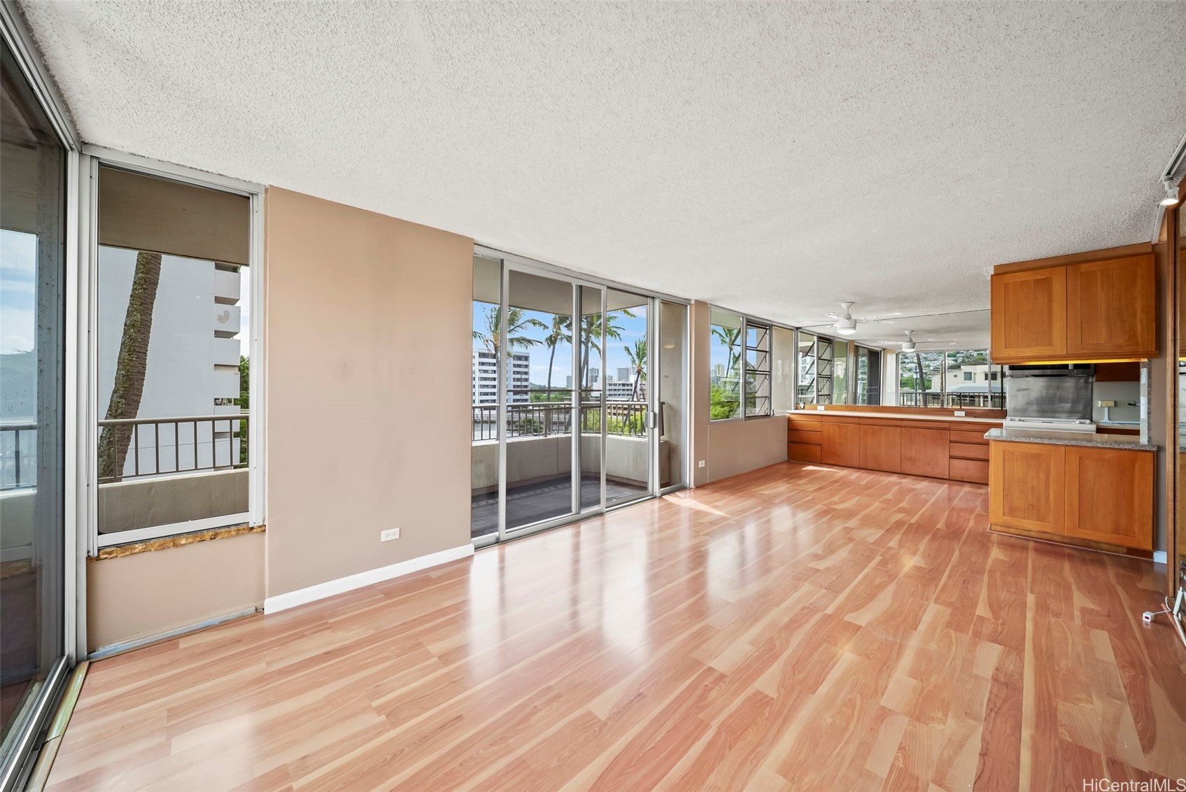 2825 South King Street 403
