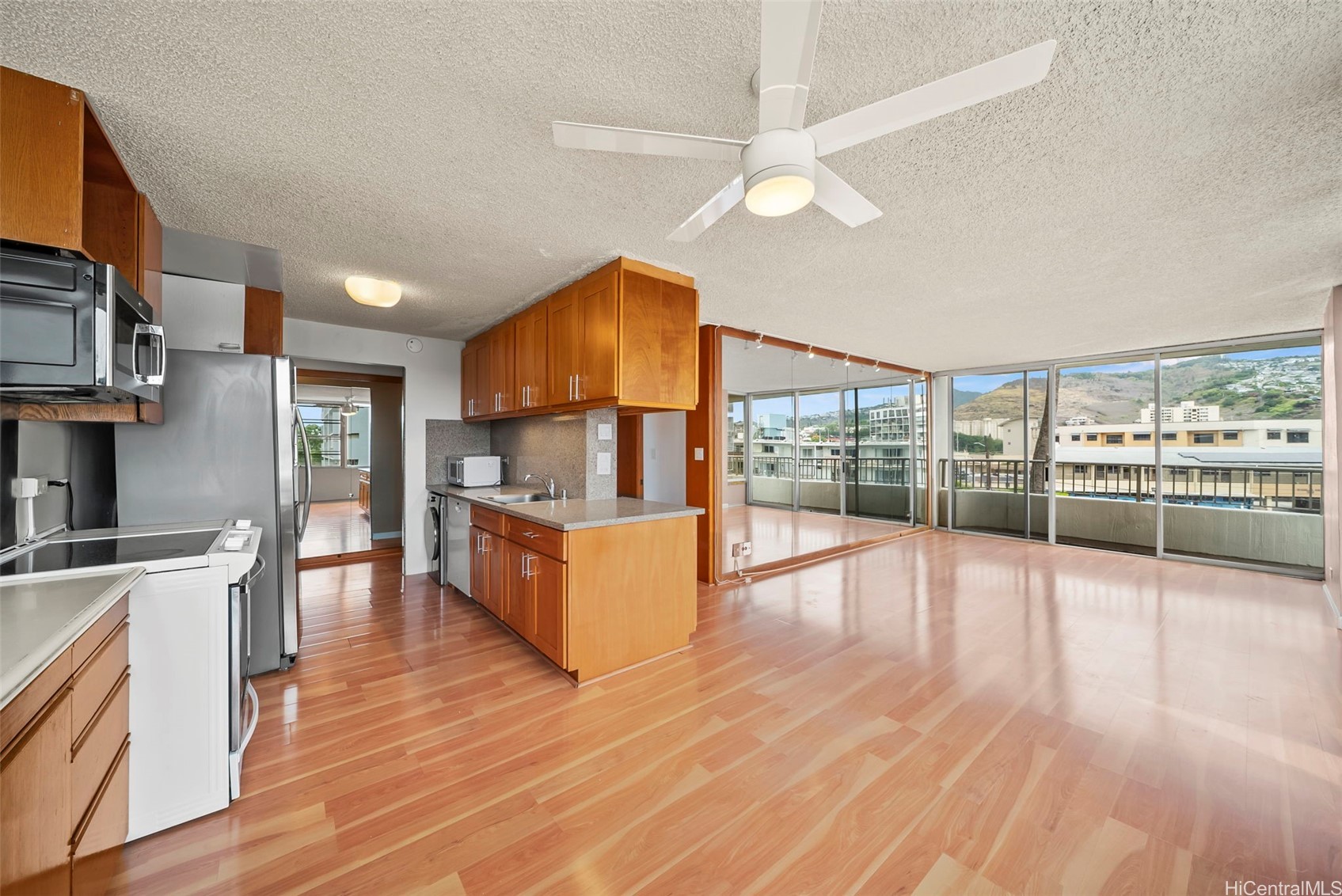 2825 South King Street 403