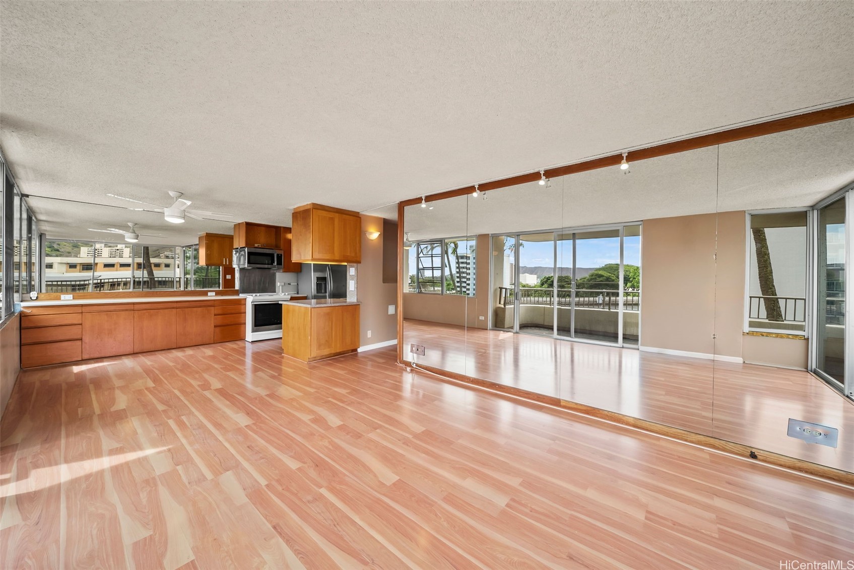 2825 South King Street 403
