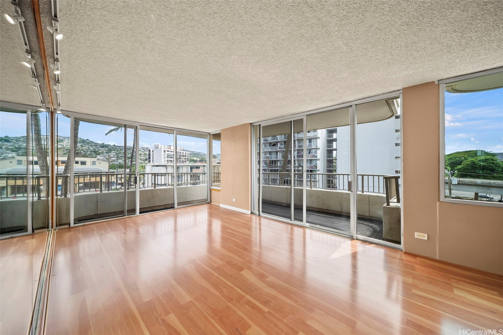 2825 South King Street 403