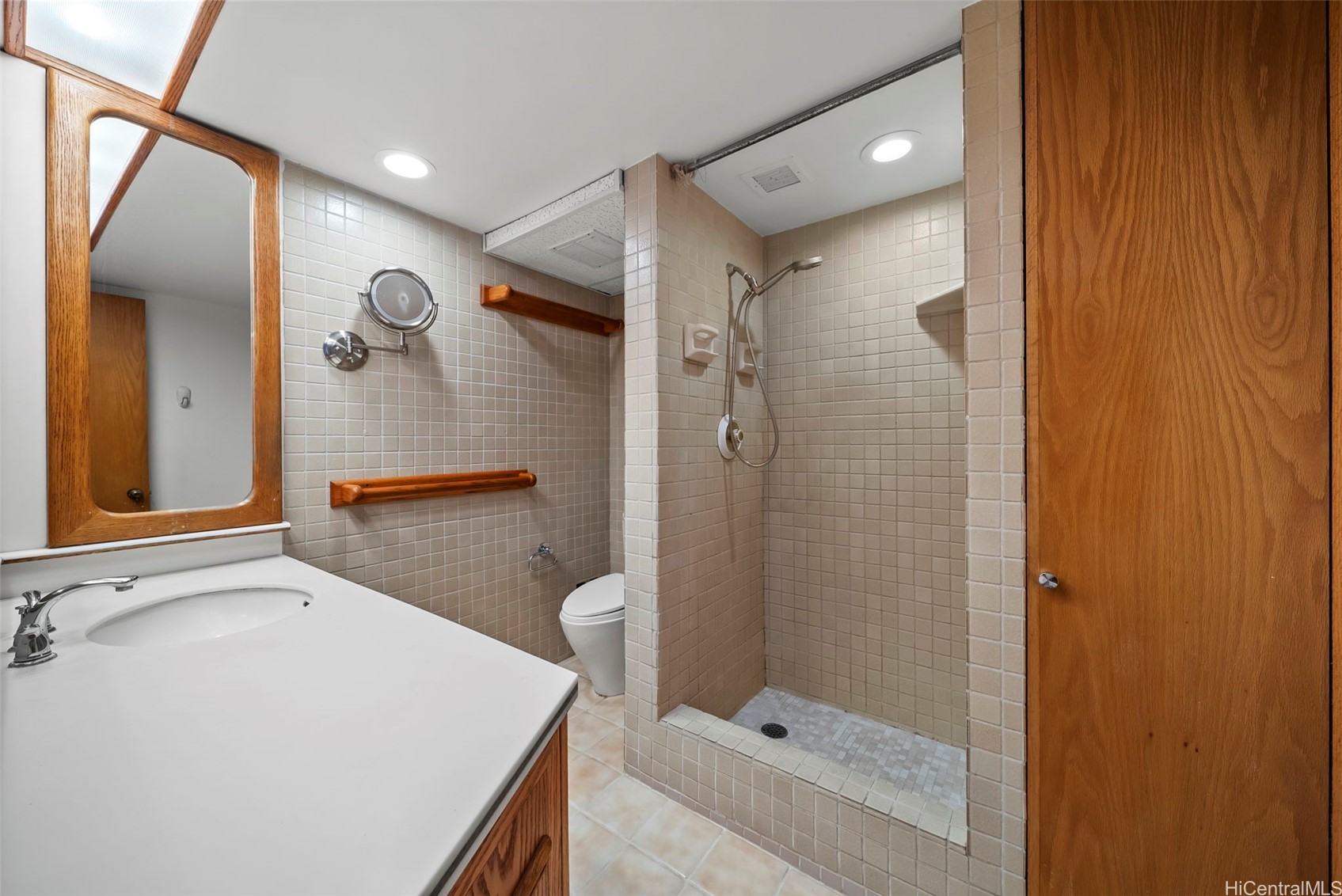 2825 South King Street 403