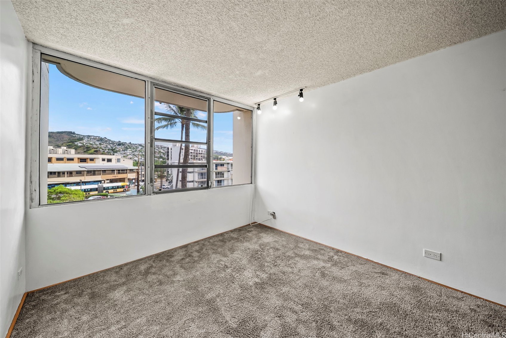 2825 South King Street 403