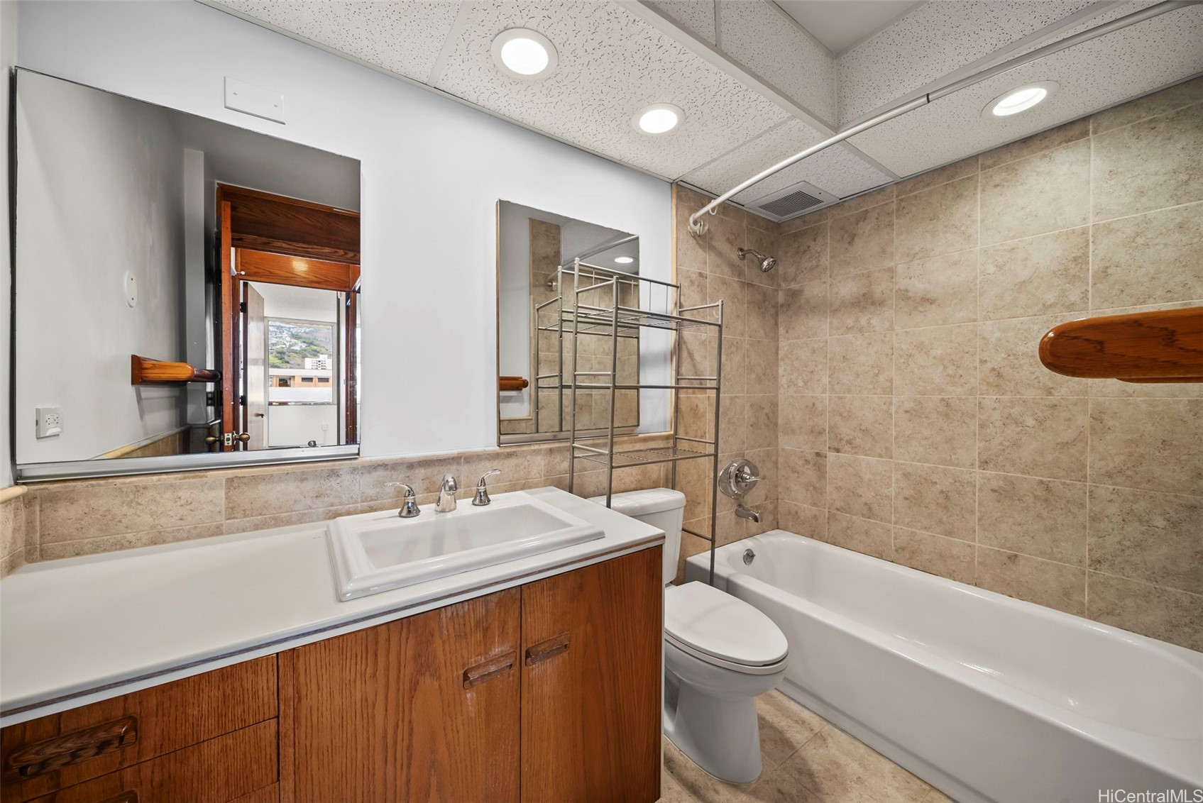 2825 South King Street 403