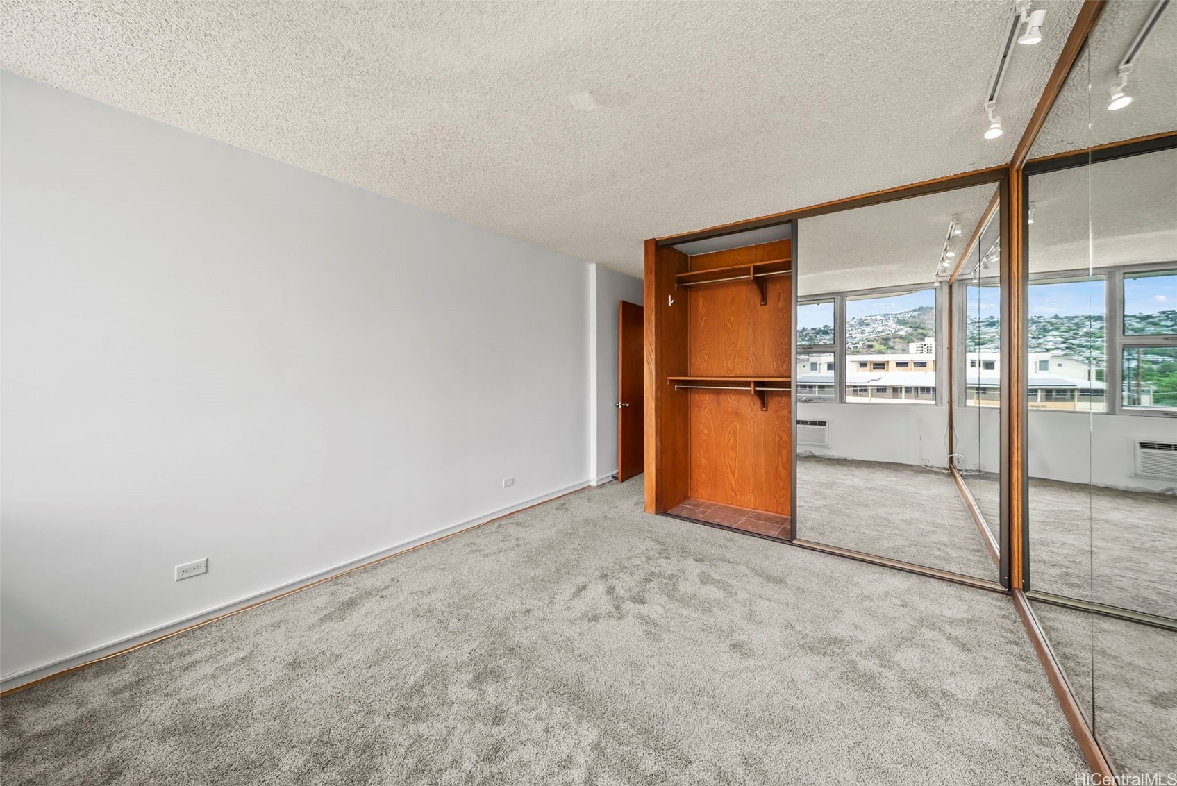 2825 South King Street 403