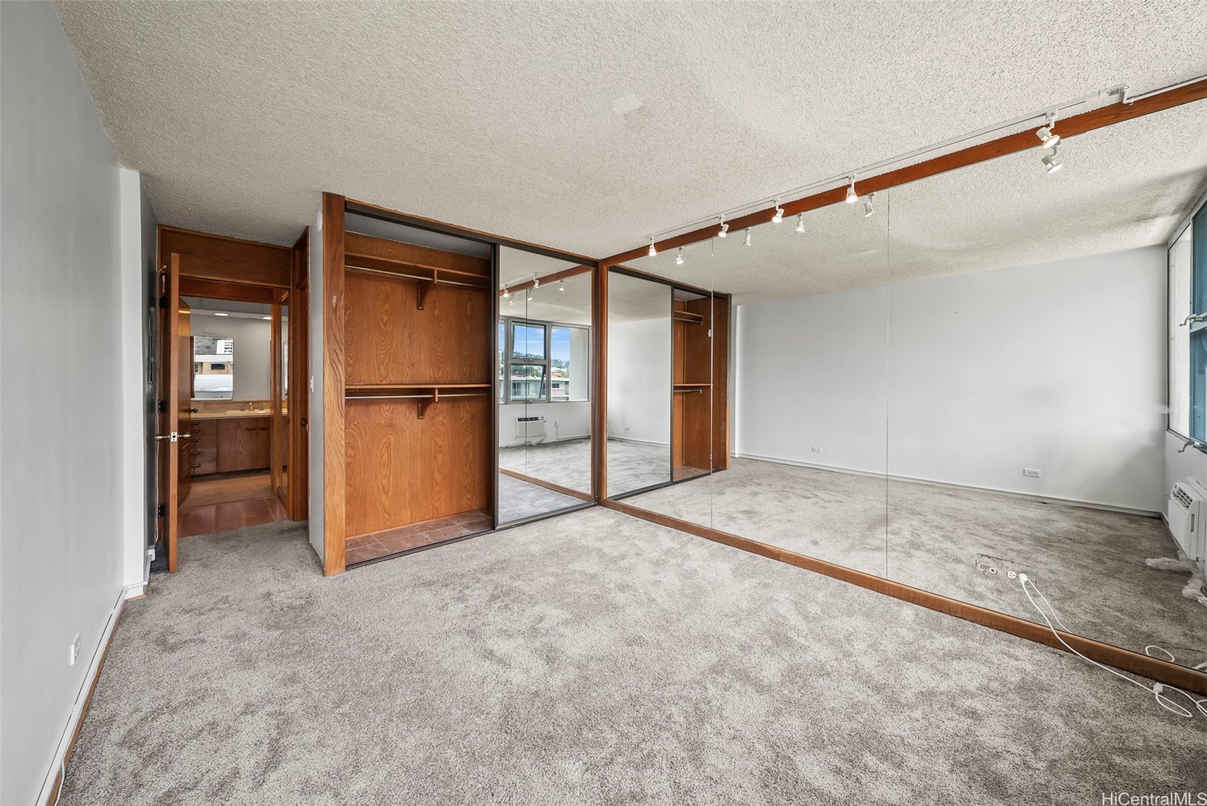 2825 South King Street 403