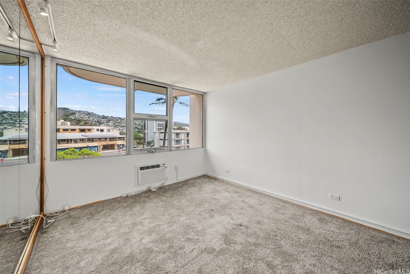 2825 South King Street 403
