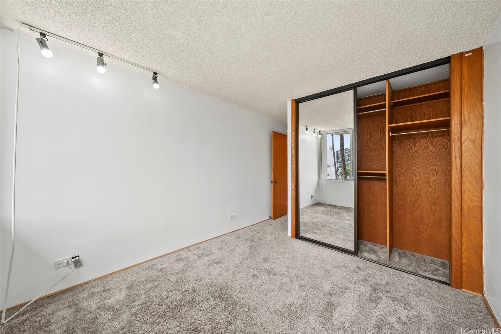 2825 South King Street 403