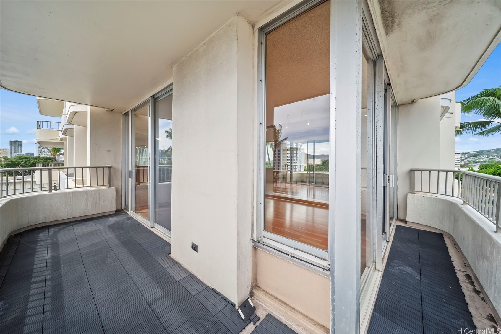 2825 South King Street 403