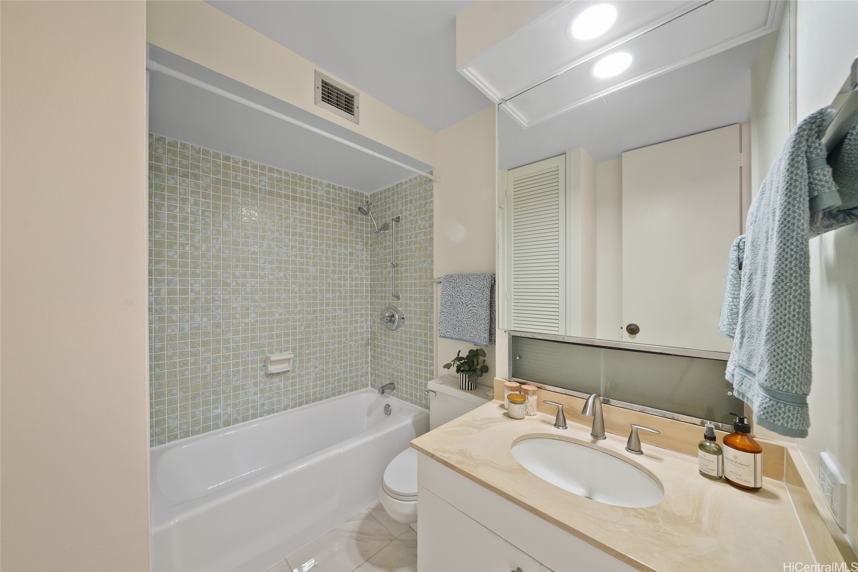 1212 Punahou Street 1502