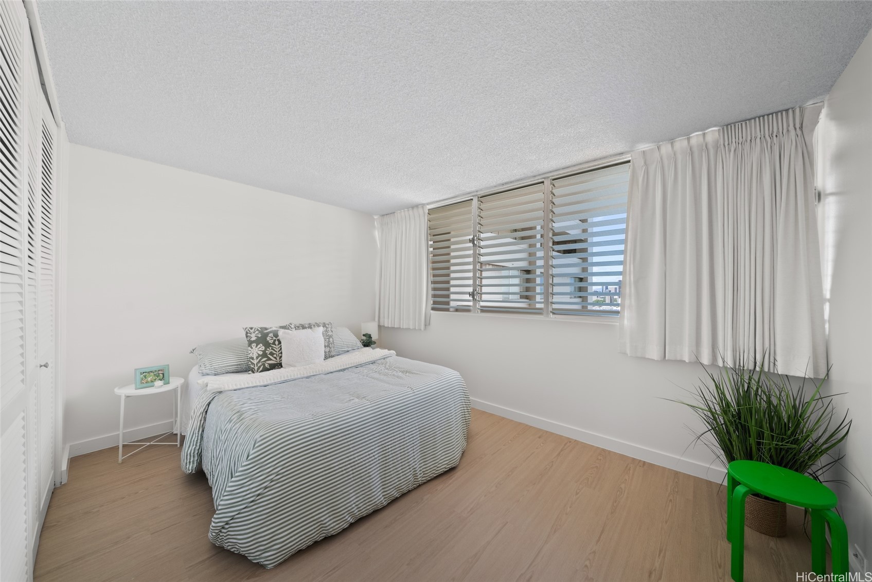 1212 Punahou Street 1502