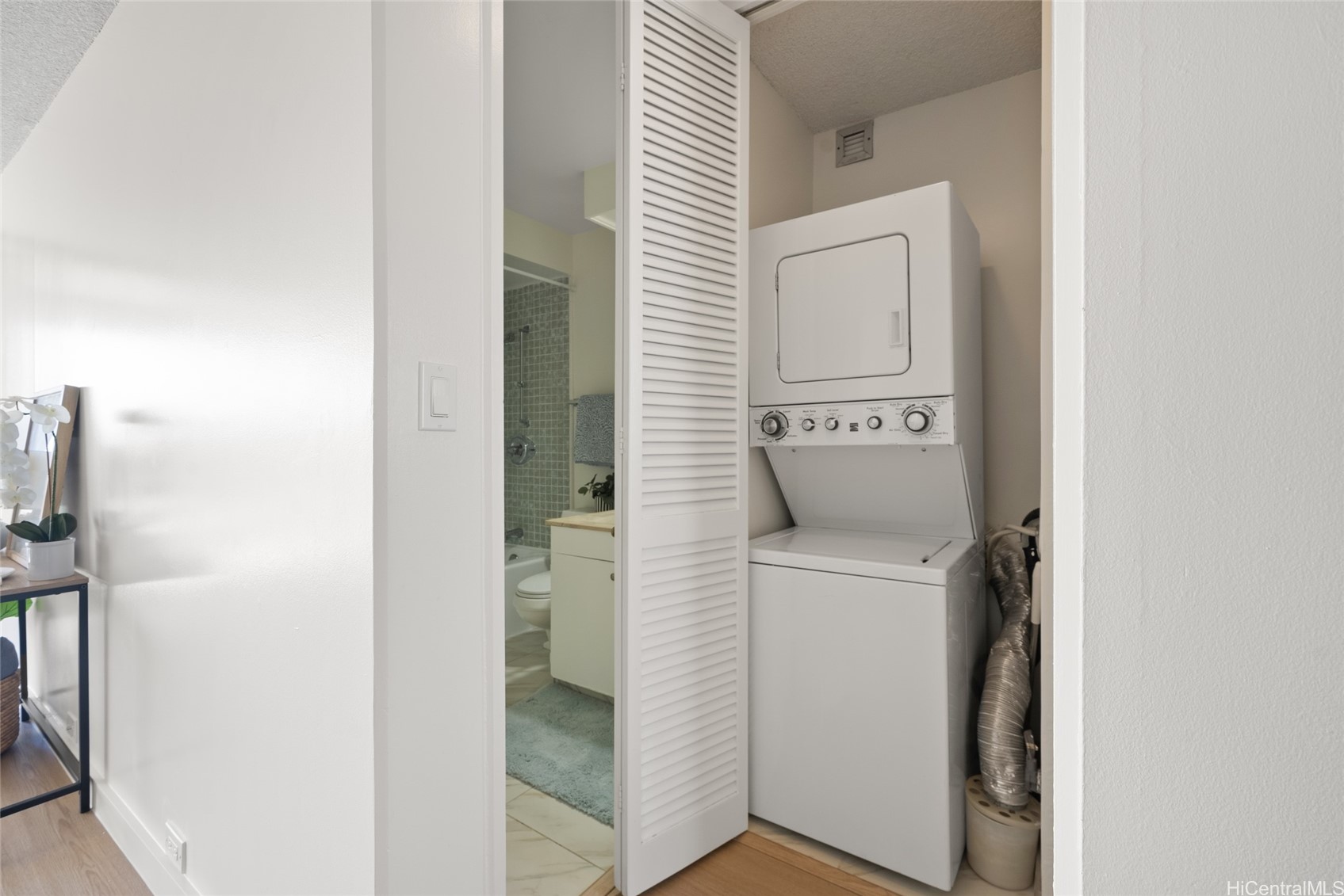 1212 Punahou Street 1502