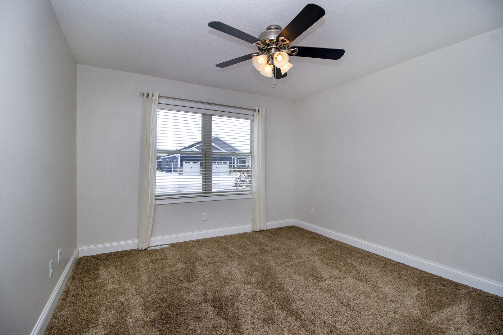479 Edgebrook Drive
