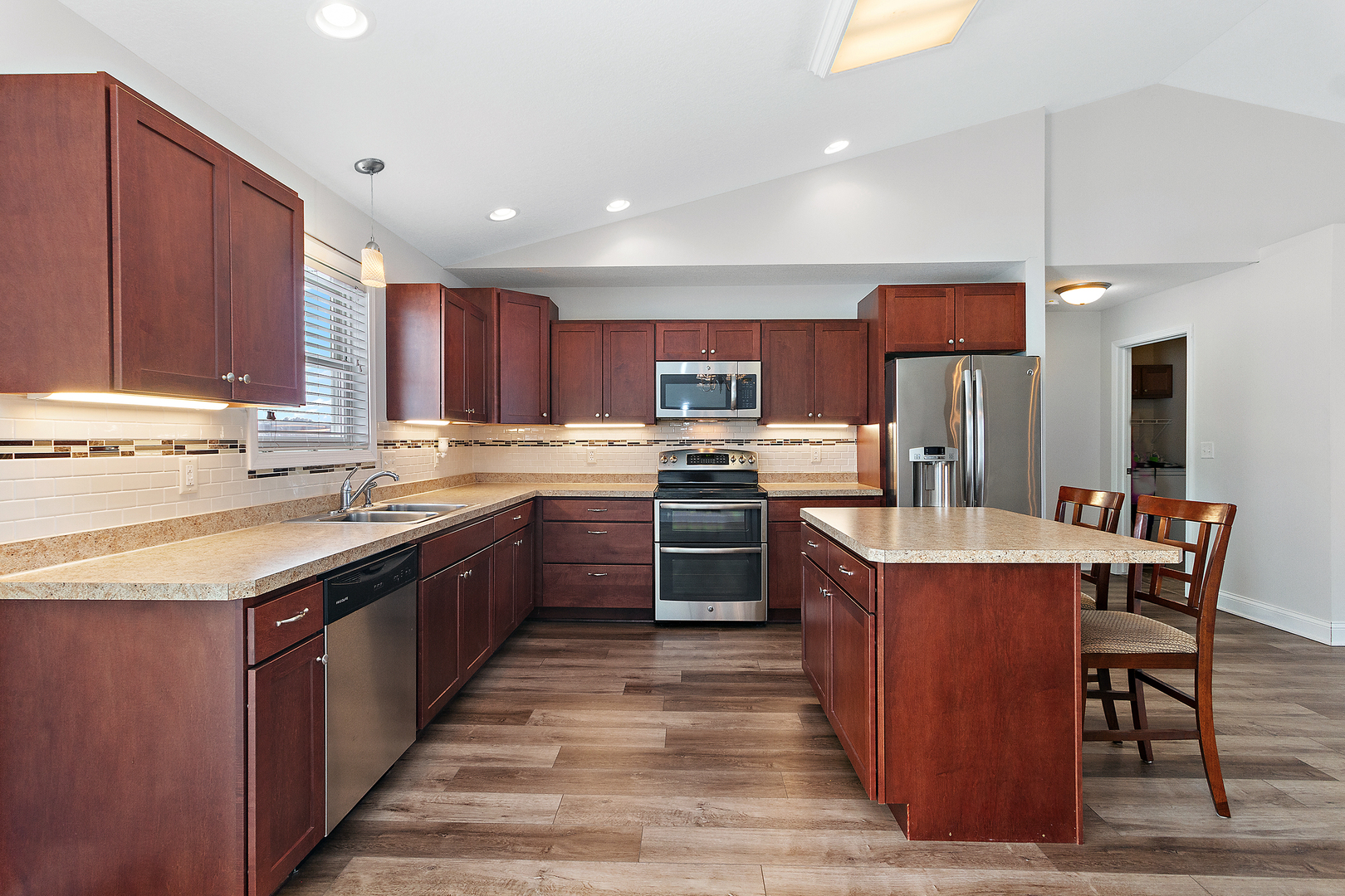 479 Edgebrook Drive