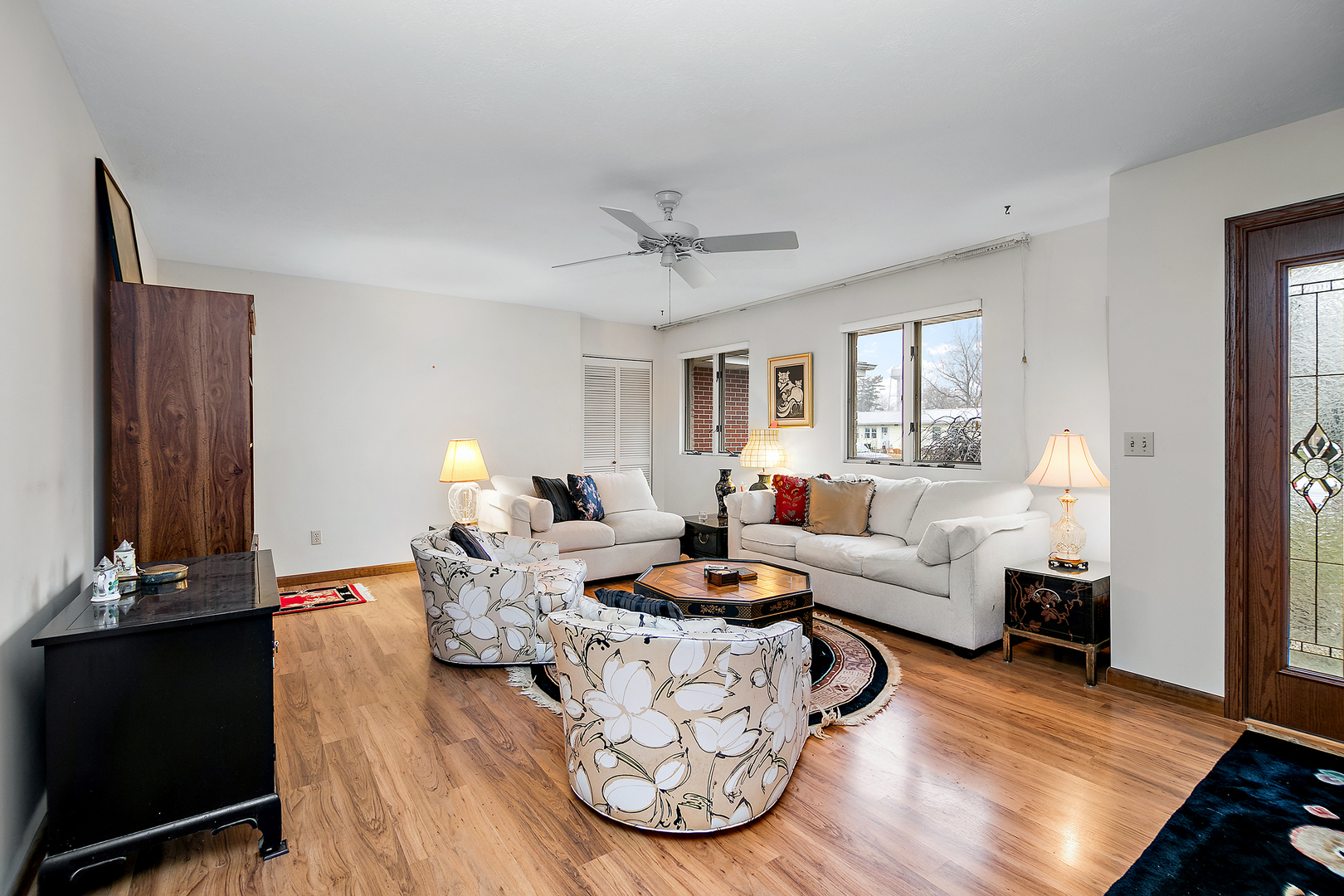 194 E Walnut Street