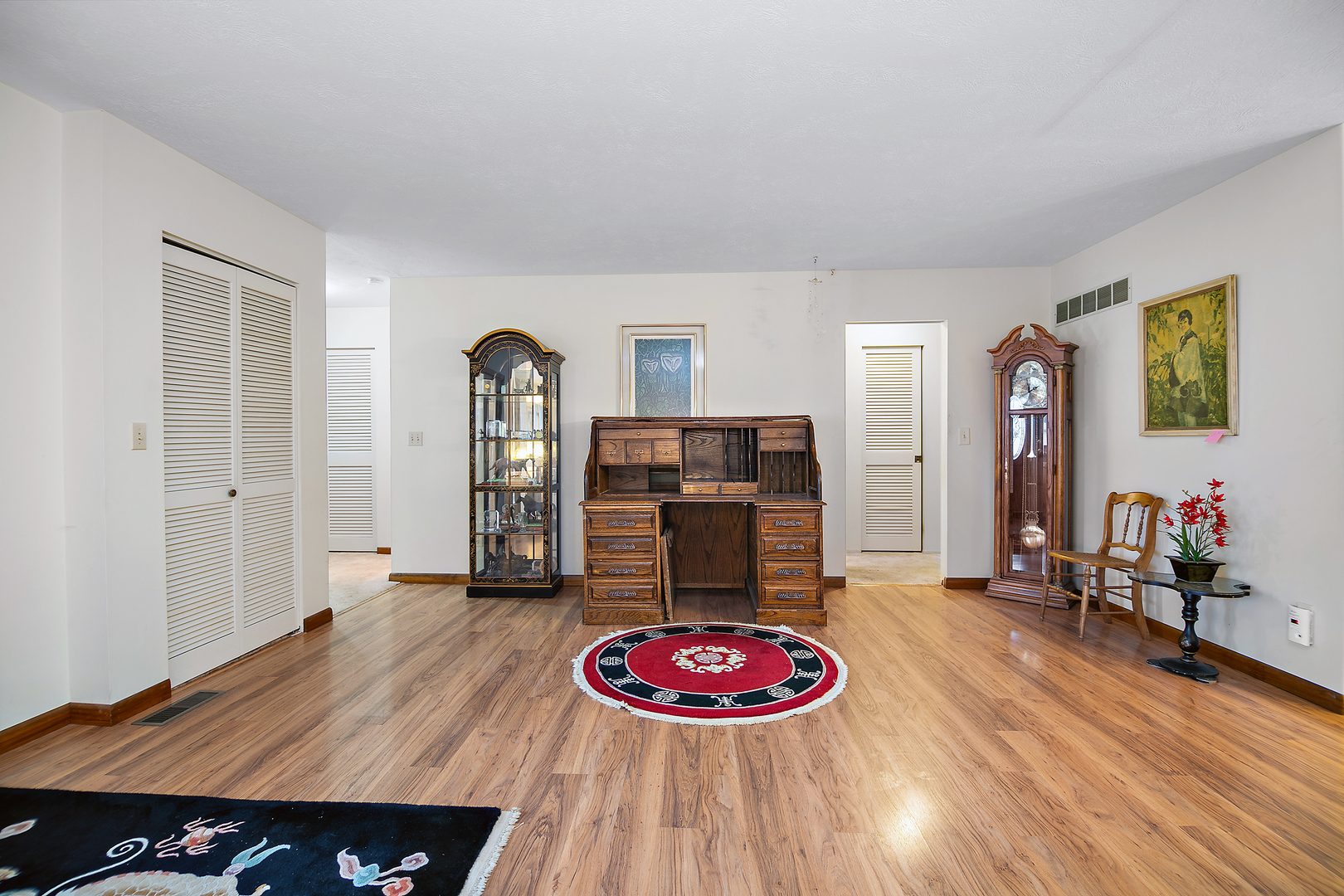 194 E Walnut Street