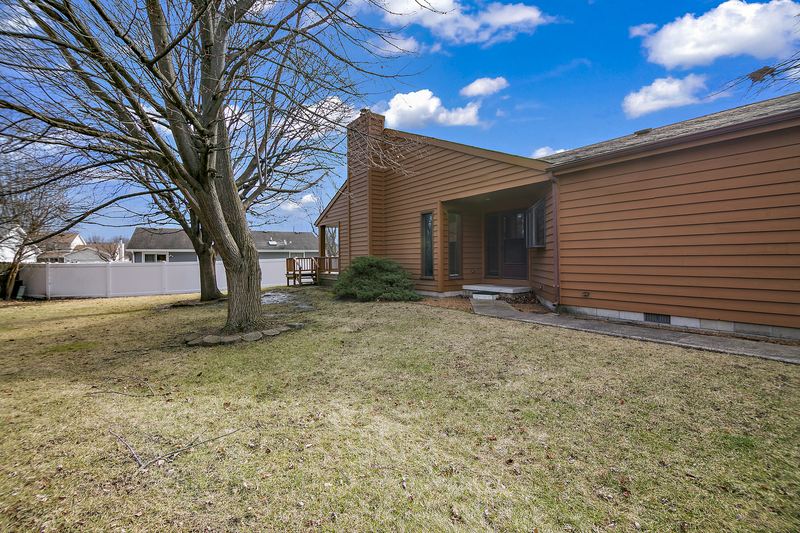 382 Yale Court