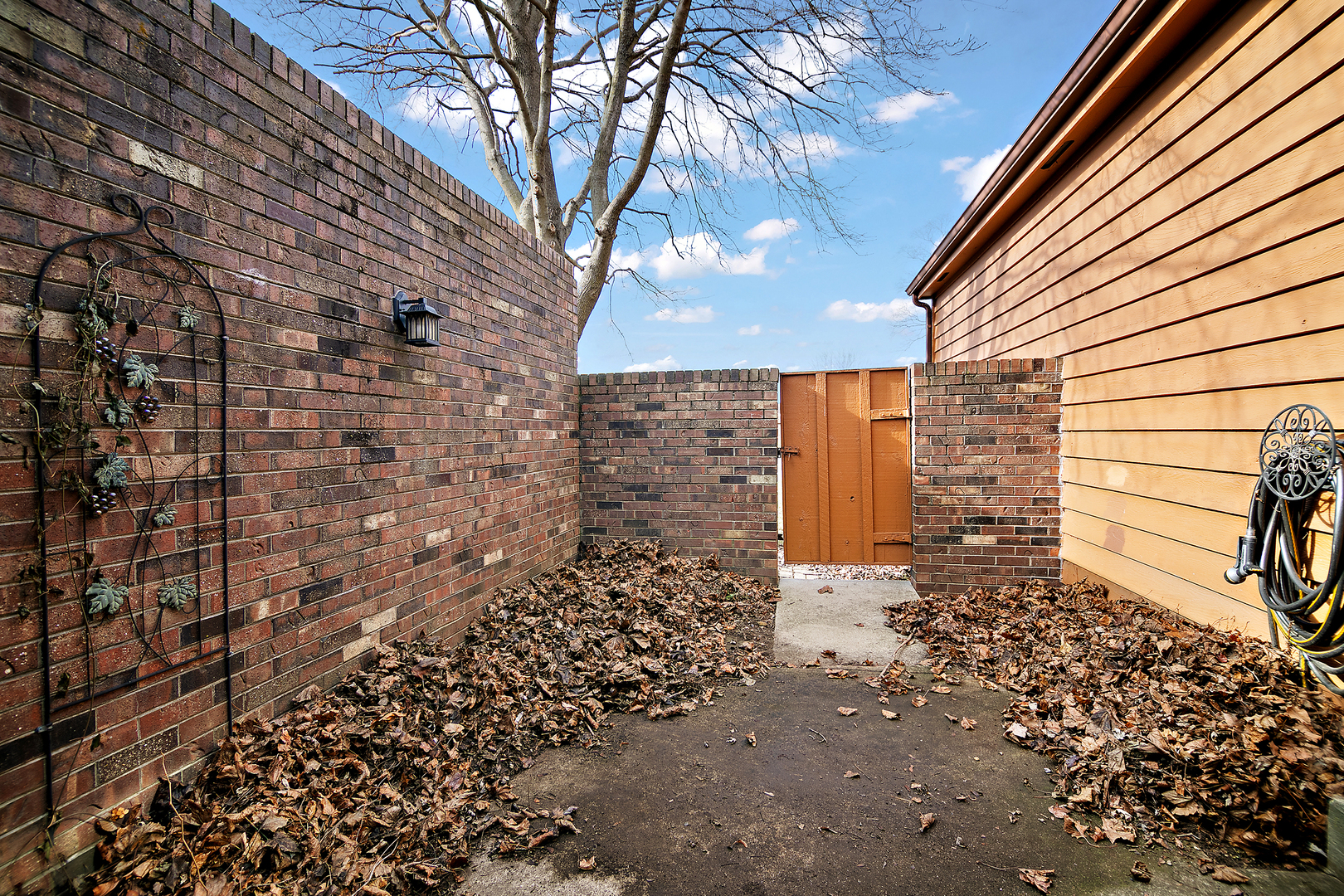 382 Yale Court