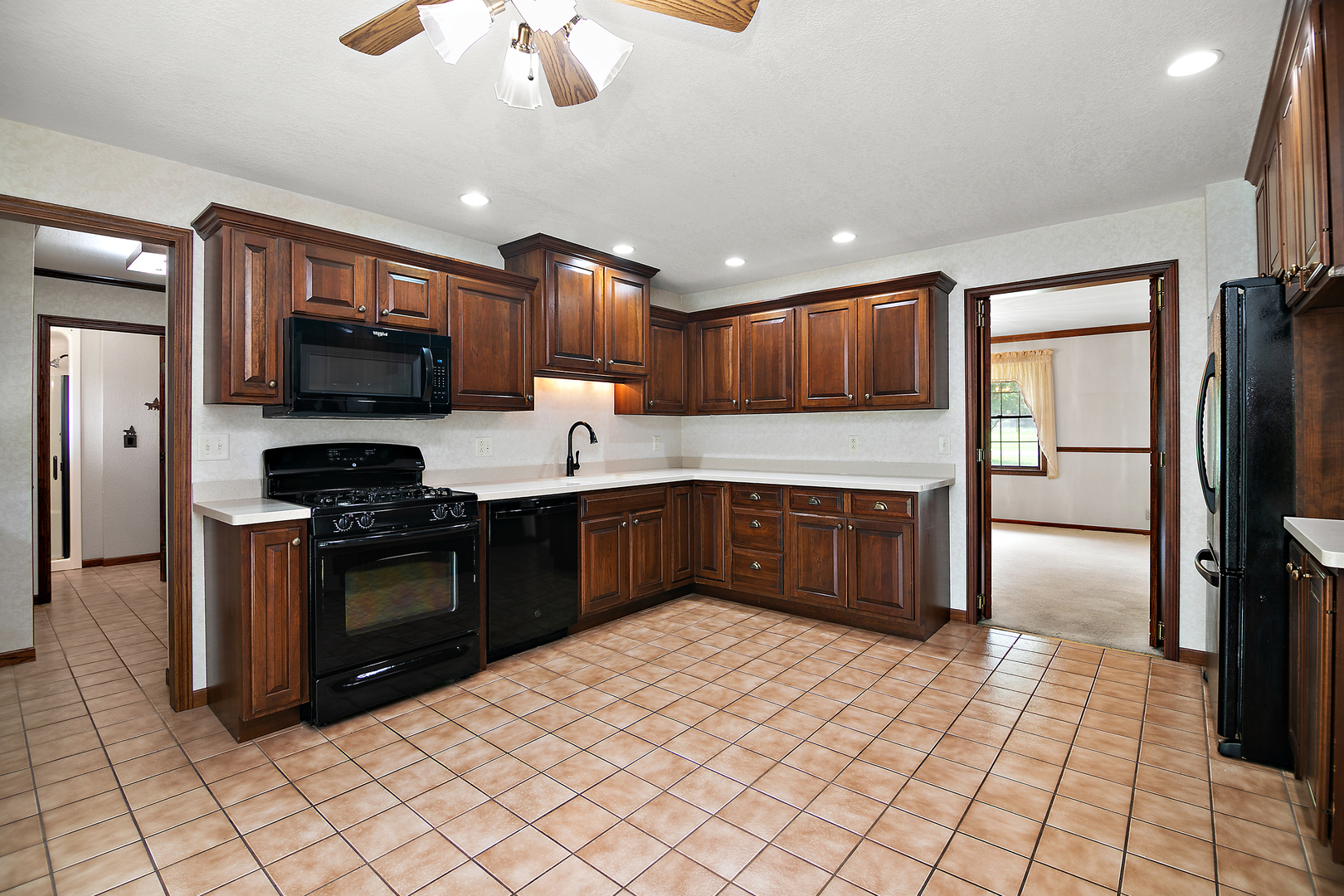 2848 N La Salle Drive