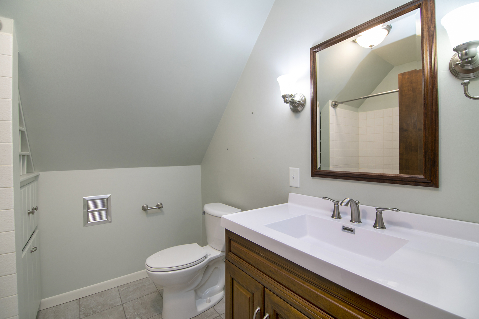 2848 N La Salle Drive