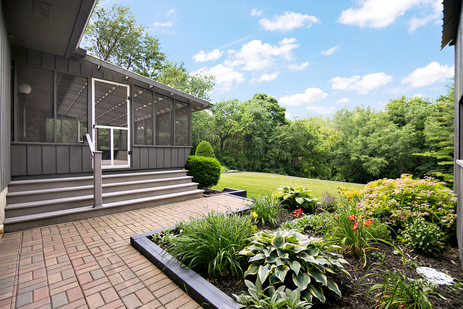 2848 N La Salle Drive