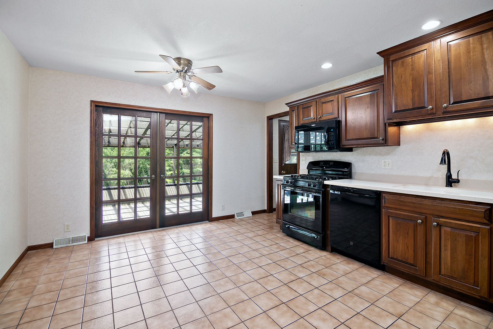 2848 N La Salle Drive