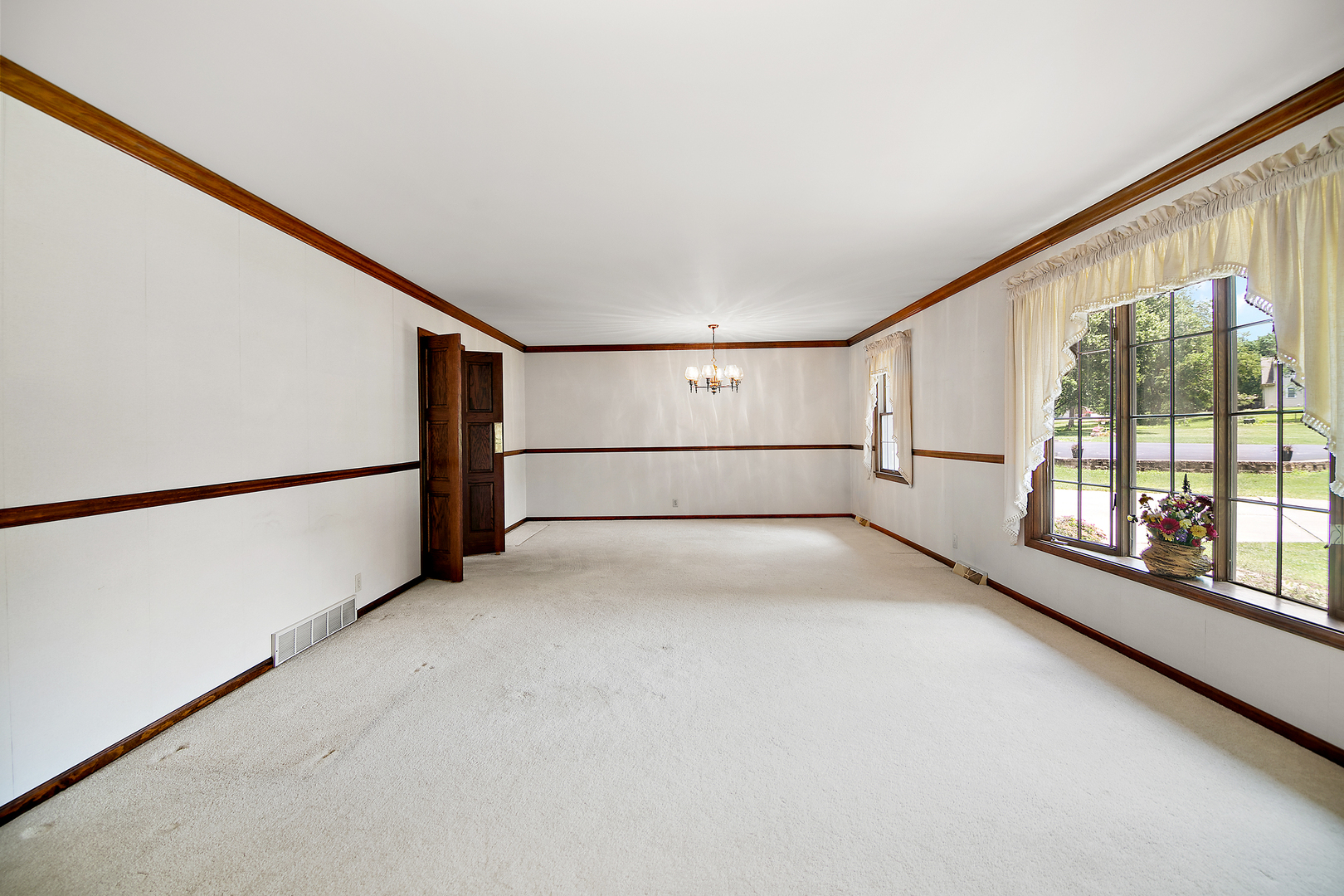 2848 N La Salle Drive