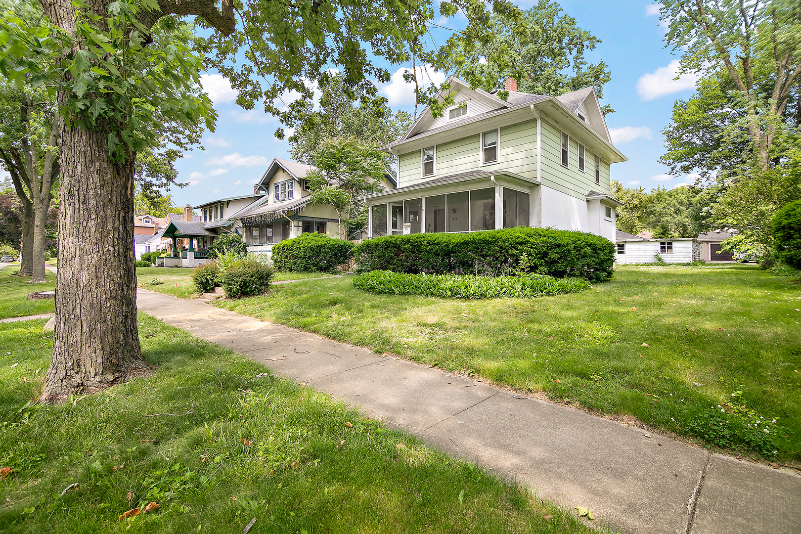866 S Evergreen Avenue