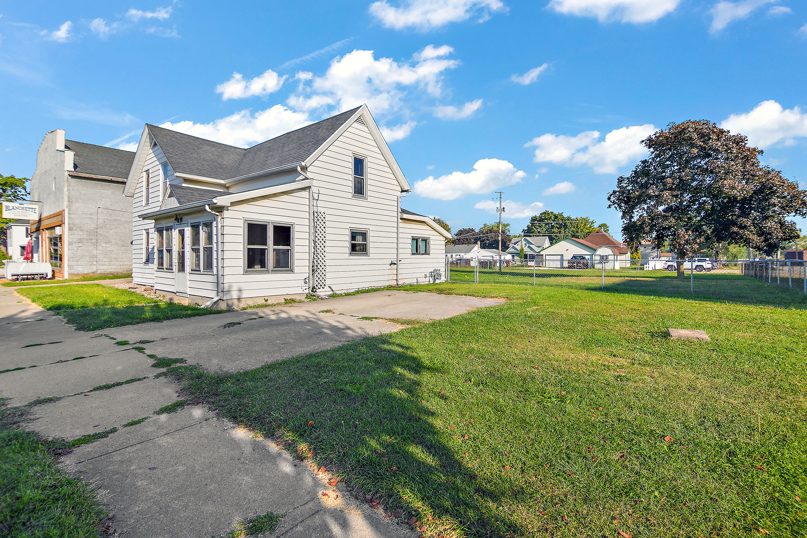 225 W Station Street