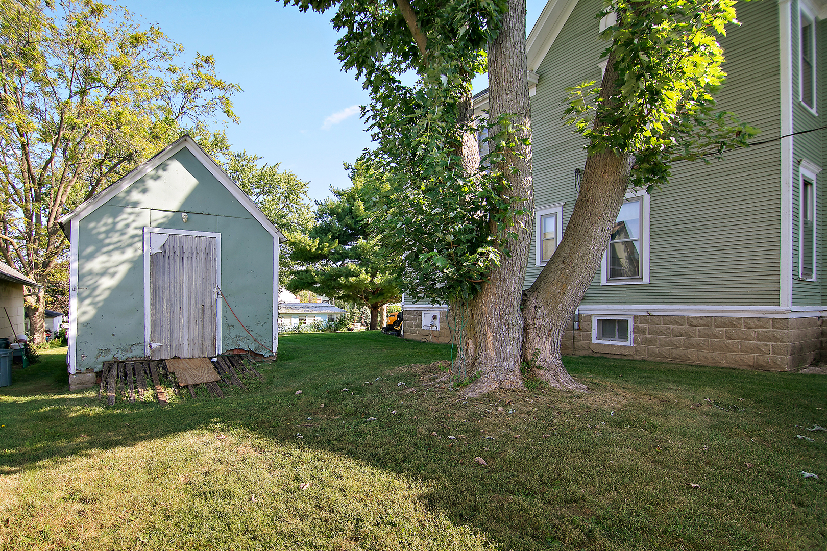 105 W Dorion Street