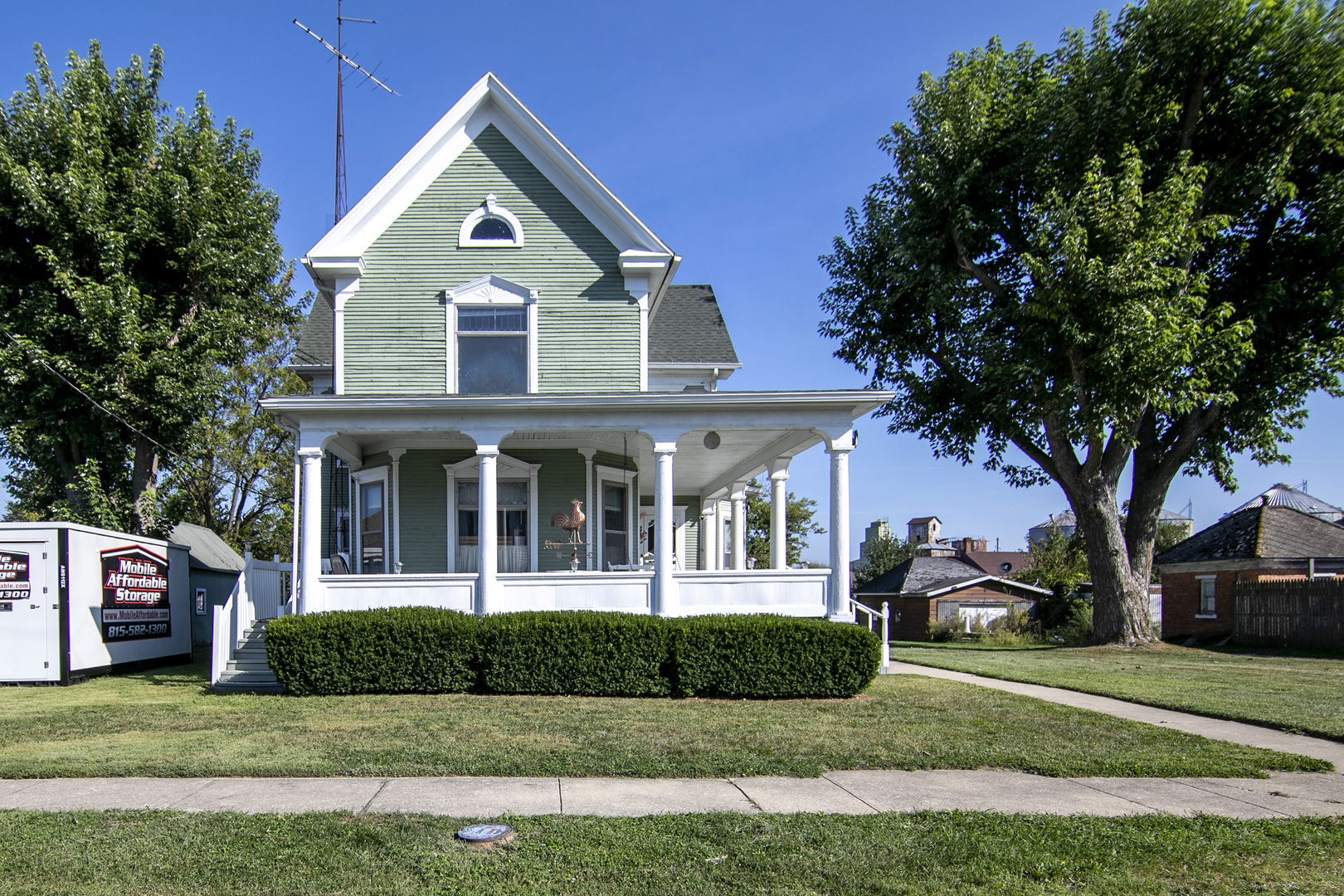 105 W Dorion Street