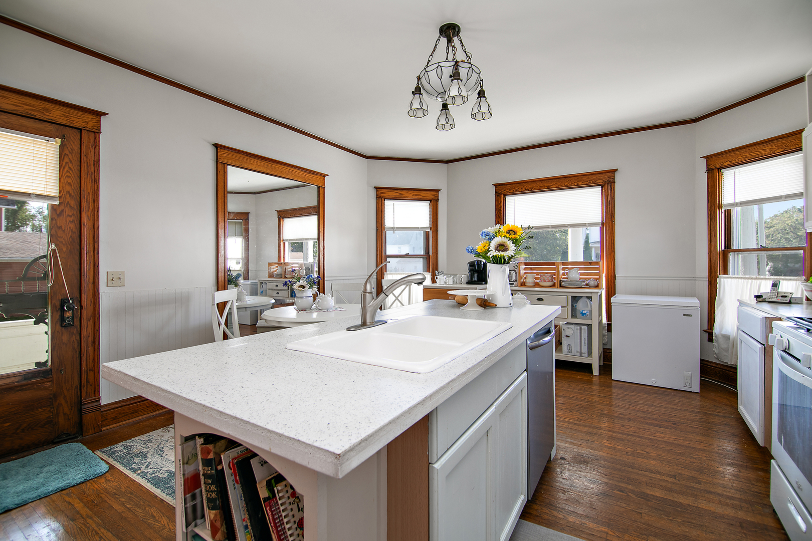 105 W Dorion Street