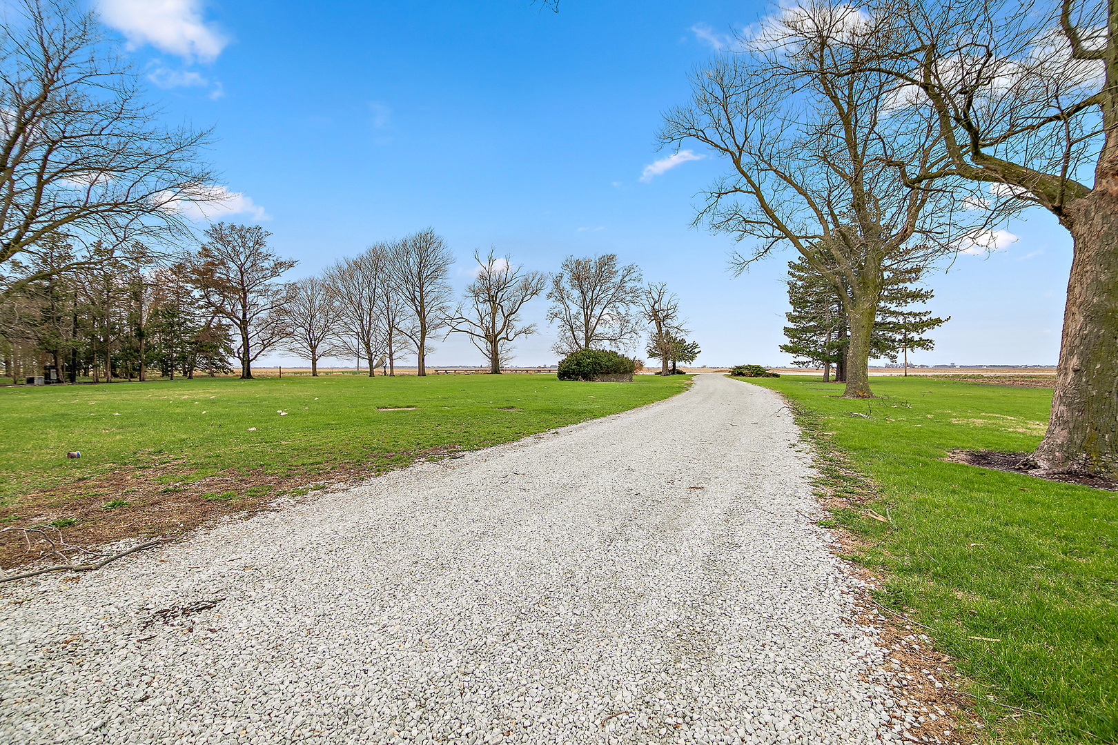 2078 N 1100 Road E