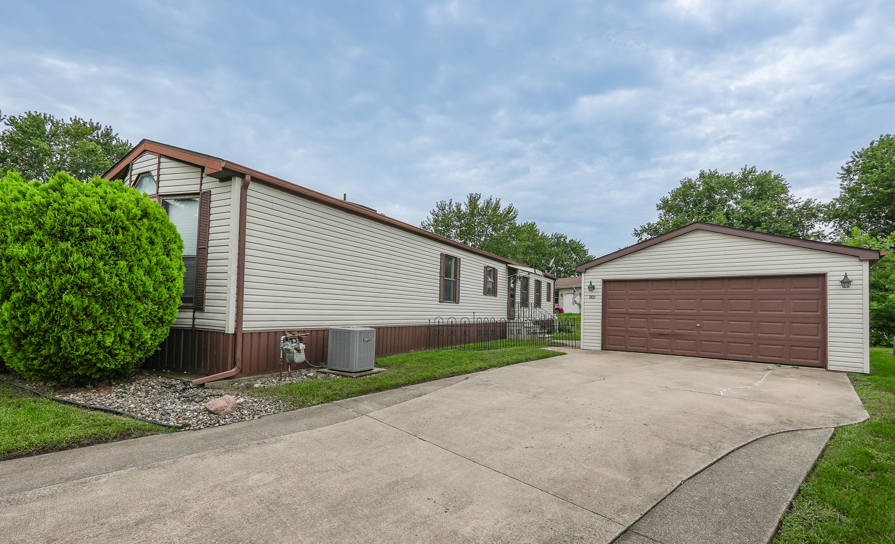 16 Maple Ridge Park