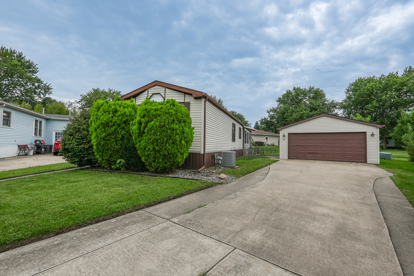 16 Maple Ridge Park