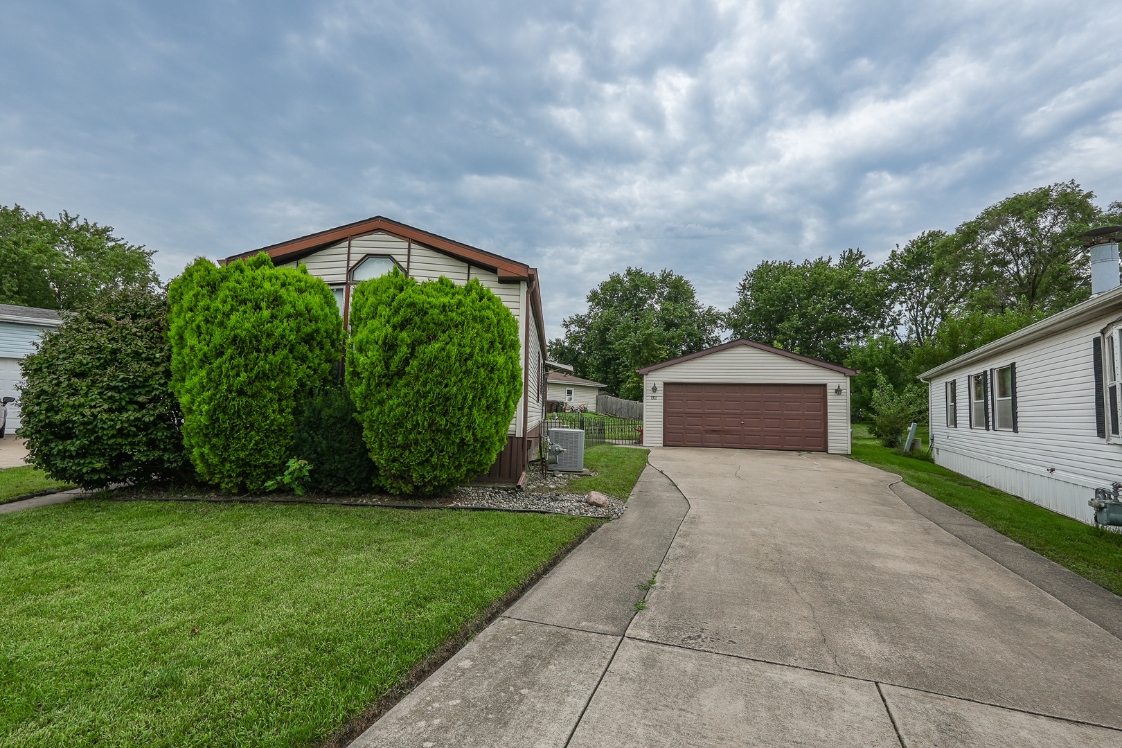 16 Maple Ridge Park