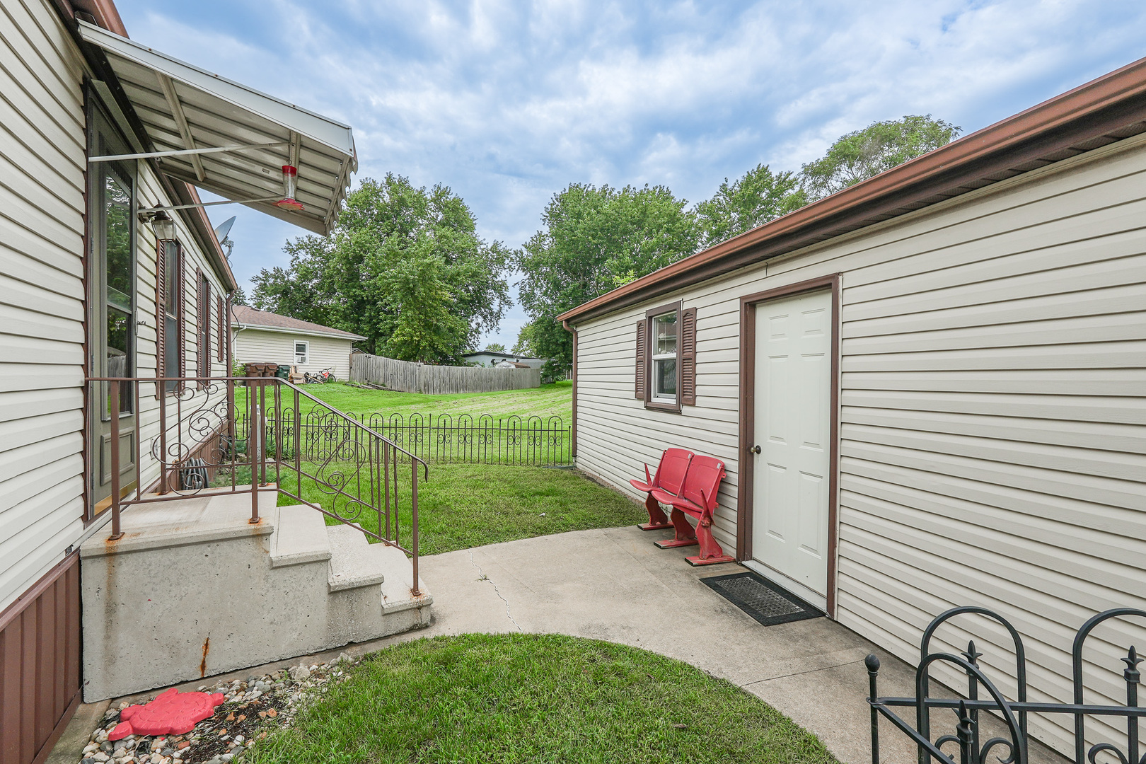 16 Maple Ridge Park