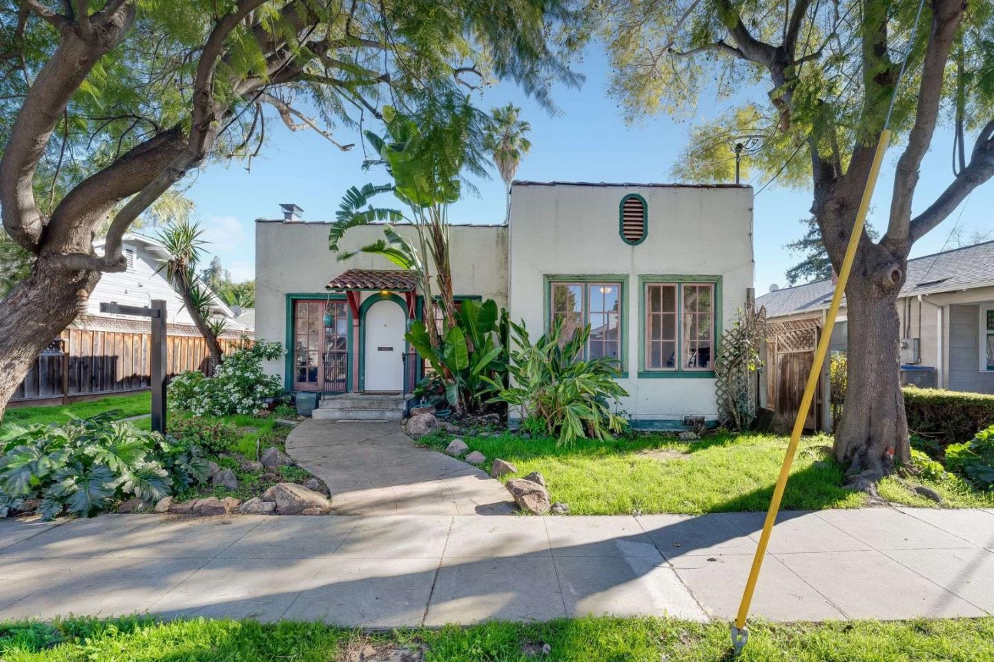 1360 Singletary AVE