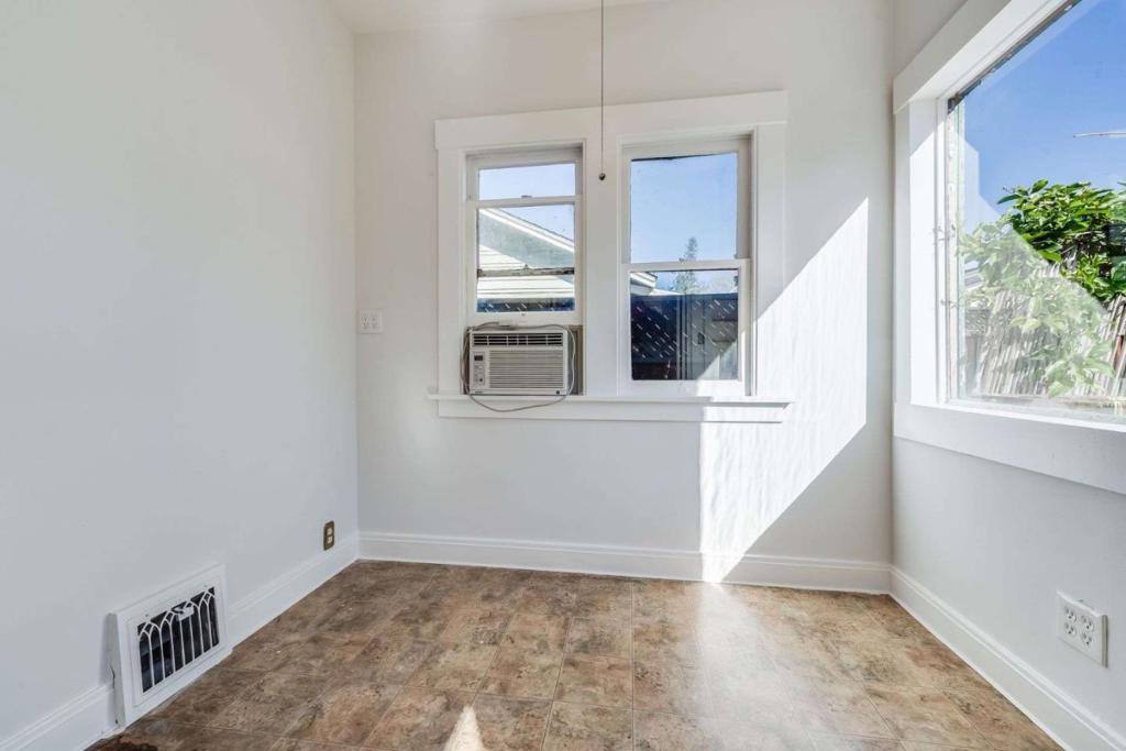 1360 Singletary Avenue