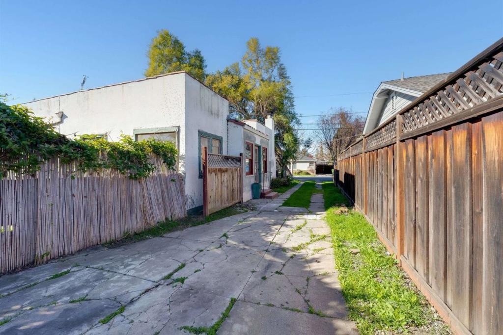 1360 Singletary Avenue