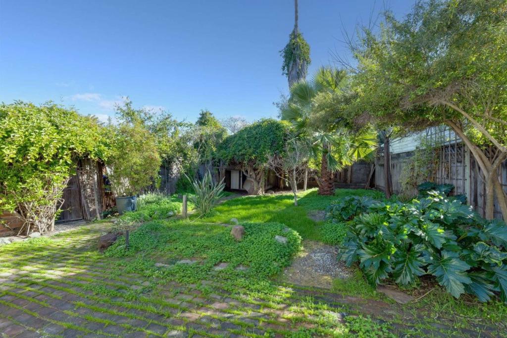 1360 Singletary Avenue