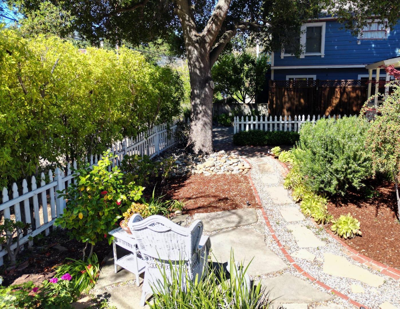 15&15 1/2 Stacia Street 2