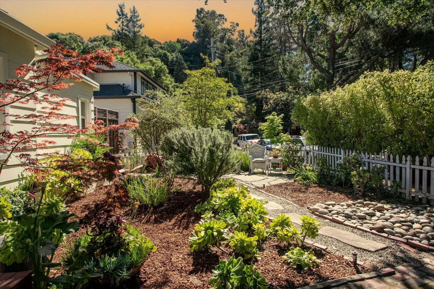 15&15 1/2 Stacia Street 2