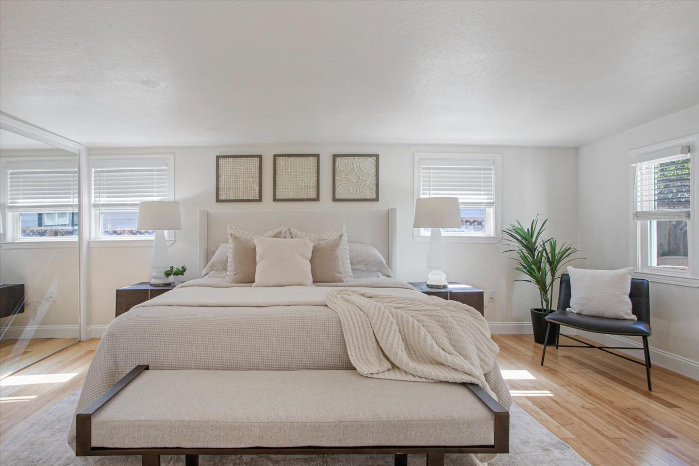 15&15 1/2 Stacia Street 2