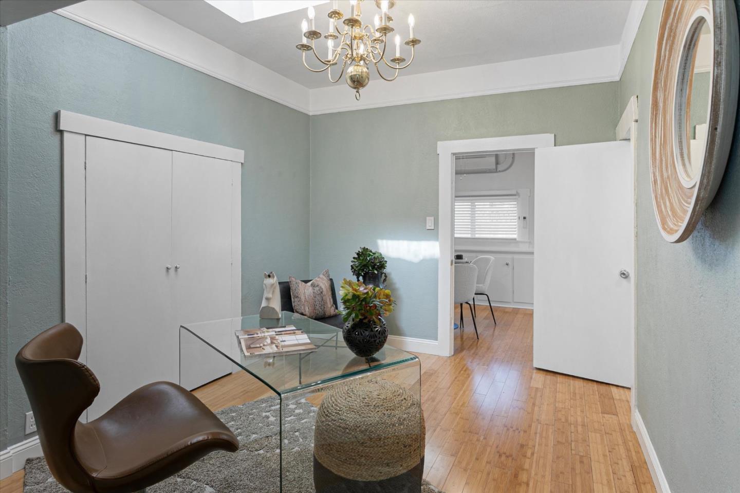 15&15 1/2 Stacia Street