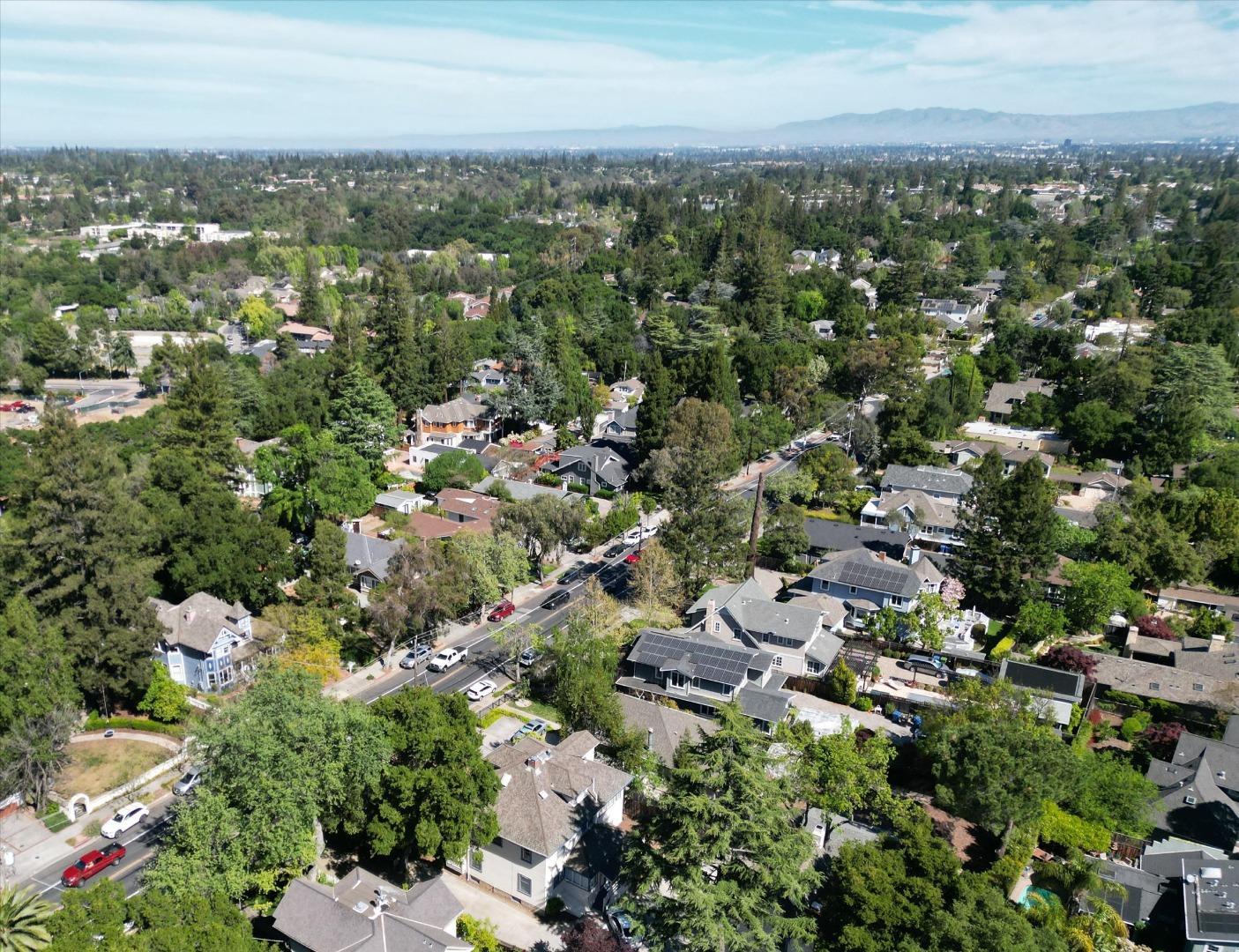 15&15 1/2 Stacia Street