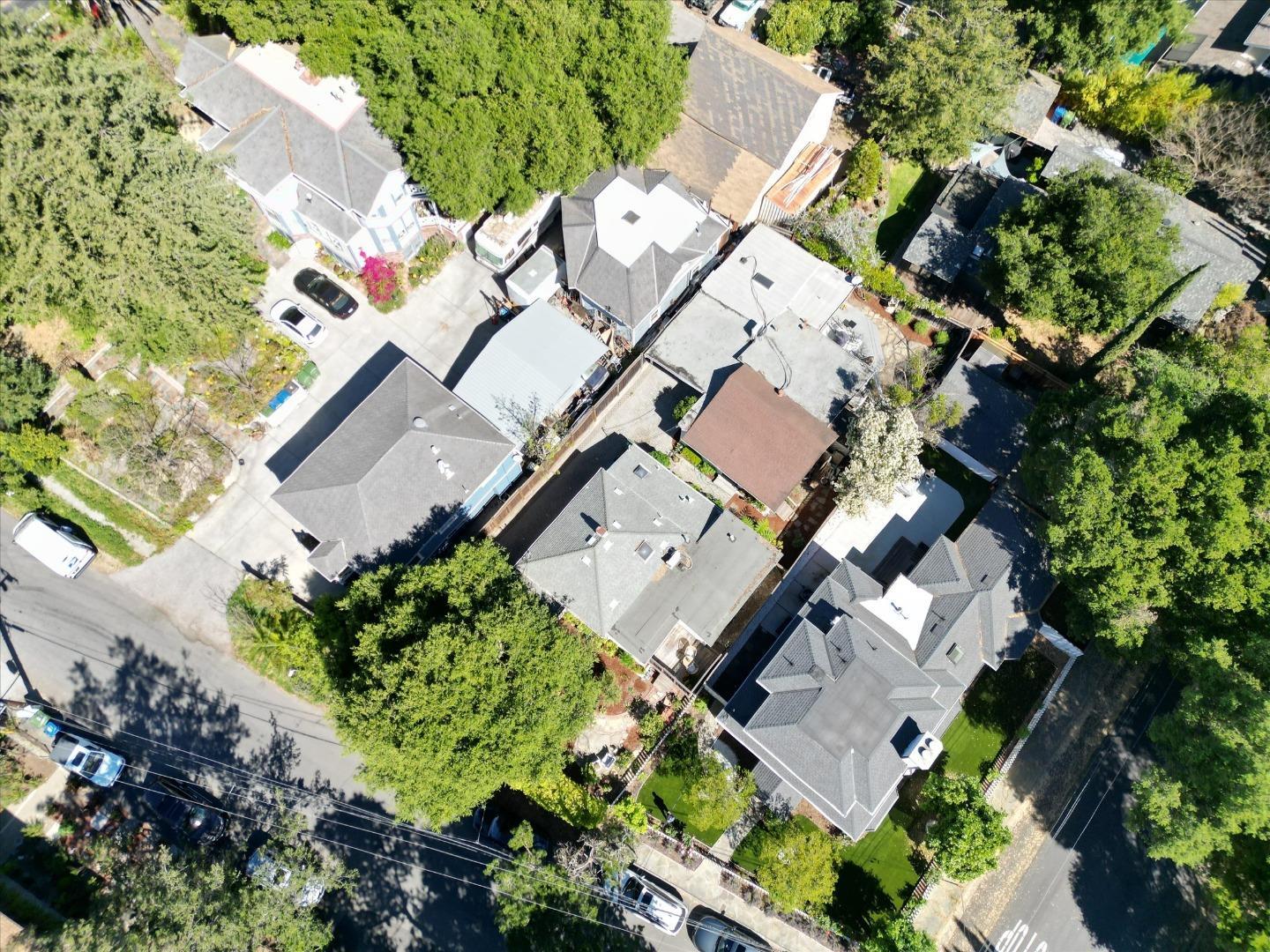 15&15 1/2 Stacia Street